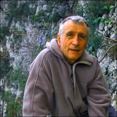 Le spéléologue Michel Siffre, mort le 24 août 2024, est devenu célèbre en 1962 lorsqu'il est s'est installe à une profondeur de 100 mètres sous terre par 3 °C : combien de temps son expérience a-t-elle duré ?