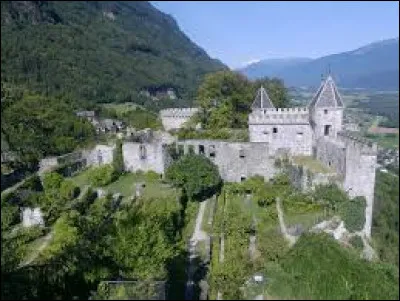 Pour finir, je vous emmène à Saint-Pierre-d'Albigny. Ville de l'aire d'attraction Chambérienne, à la confluence de l'Isère et de l'Arc, elle se situe dans le département ...