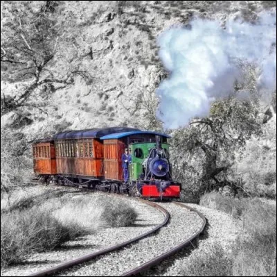 Dans le film de Granier-Deferre "Le Train", avec qui Romy Schneider partage-t-elle l'affiche ?