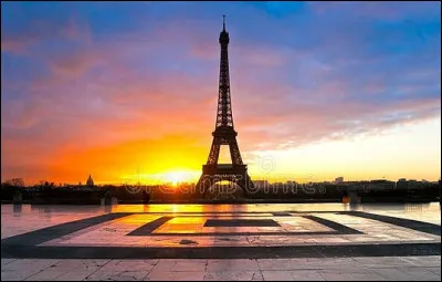 Le solstice d'hiver marque aussi la durée du jour la plus courte en Europe. Par exemple la durée du jour à Paris ce jour-là est de...