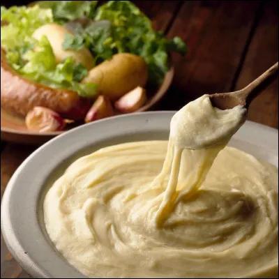 De quel coin de France est originaire le plat nommé aligot ?