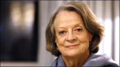 L'actrice anglaise Maggie Smith, morte le 27 septembre 2024, a tenu à la fin de sa carrière, à partir de 2010, le rôle de Violet, comtesse de Grantham dans une série britannique :