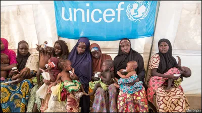 L'un de leur membre a déjà fait un don de 100 millions de wons au Comité coréen de l'UNICEF (Fonds des Nations unies pour l'enfance) et s'est joint à la campagne « UNICEF Team » de lUNICEF Corée :