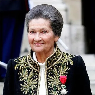 En voiture Simone ! Que fait-elle ?