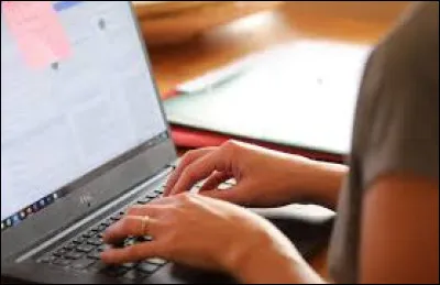 Un récent rapport du Crédoc s'est penché sur les personnes en situation d'éloignement numérique. Combien sont-elles en France ?