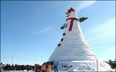 Quelle est la taille du plus grand bonhomme de neige du monde ?
