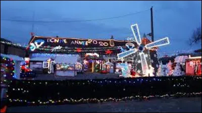 Ces illuminations sont à voir à Baneuil. Village Périgourdin, il se situe en région ...