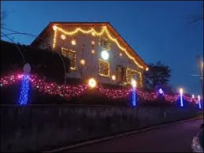 Nous sommes à présent à Oullins. Ancienne commune Rhodanienne, elle se situe en région ...