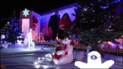 Ce petit bonhomme de neige vous attend en Picardie, à Foucaucourt-en-Santerre. Village de l'arrondissement de Péronne, il se trouve dans le département ...