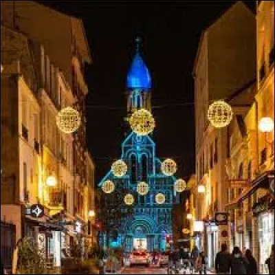 Ici vous avez les illuminations de la ville d'Enghien-les-Bains. Unique station thermale d'Île-de-France, dans la Grande Couronne, elle se situe dans le département ...