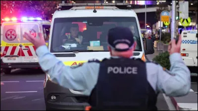 Le 13 avril 2024, à Sydney (en Australie), un homme tue 6 personnes et en blesse une dizaine d'autres. Quelle arme a-t-il utilisé ?
