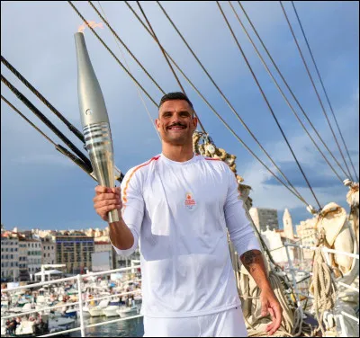 Quelle est la première ville française à avoir accueilli, le 8 mai 2024, la flamme olympique des Jeux olympiques de Paris 2024 ?