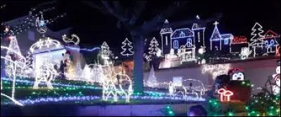 Ce paysage illuminé se trouve à Decazeville. Ville midi-pyrénéenne, dans l'arrondissement de Villefranche-de-Rouergue, elle se situe dans le département ...