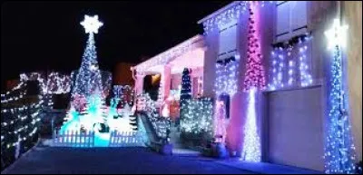 Nous continuons de rêver un peu avec ces illuminations à voir à Peipin. Commune de l'arrondissement de Forcalquier, sur les bords du Jabron et de la Durance, elle se situe ...
