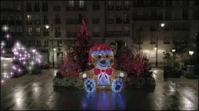 Voici une partie des illuminations de Saint-Maurice. Ville de l'arrondissement de Nogent-sur-Marne, dans la Petite Couronne, elle se situe dans le département ...