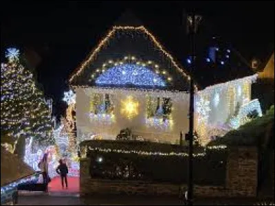 Si vous voulez voir cette maison, direction Saint-Méloir-des-Ondes. Ville située entre Saint-Malo et Cancale, sur la route du Mont-Saint-Michel, elle se situe dans le département ...