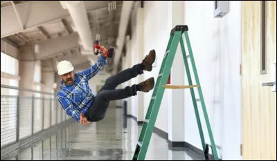 Dans quelle branche française est créée en 1898 une protection accidents du travail ?