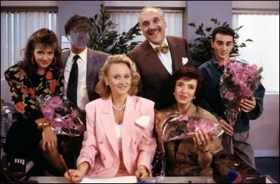 Dans "Vivement lundi" qui relatait La vie quotidienne dans les bureaux dune entreprise de cosmétiques, quel acteur incarnait Jérôme Battelier, le cadre aux dents longues ?