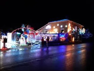 Ici aussi, à Saint-Michel-sur-Savasse, les yeux brillent. Village rhônalpin, dans l'aire d'attraction de Romans-sur-Isère, il se situe dans le département ...
