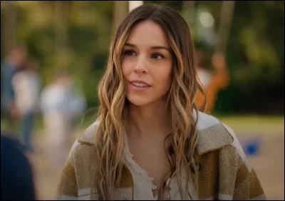 Quel homme est amoureux de Lark mais l'a arnaqué en lui volant tout son argent ?