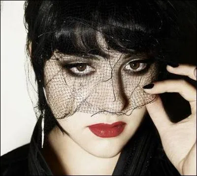 Est trs loin d'tre aussi 'Vilaine' que ses rles au cinma le laissent croire :