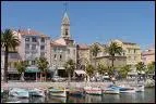 Jolie petite ville situe entre Toulon et Bandol :