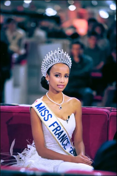 Vous la reconnaissez sans doute, elle est une ancienne Miss France. Quel est son prénom ?