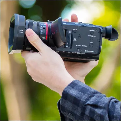 Dans quel épisode Antoine s'est-il fait casser sa caméra par un individu sous l'emprise de la drogue ?