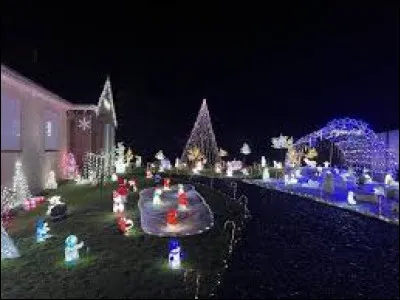 Nous roulons maintenant dans cette rue de Rânes. Commune Ornaise, elle se situe en région ...