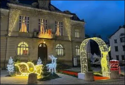 Je vous présente les illuminations du Val-d'Ajol, en Lorraine. Ville de l'arrondissement d'Épinal,connue pour son andouille, elle se situe dans le département ...