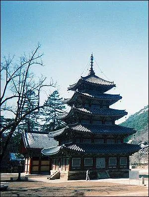 Le temple de Beopju est l'un des principaux temples de l'ordre Jogye du Bouddhisme. Combien de temples sont sous son autorit ?