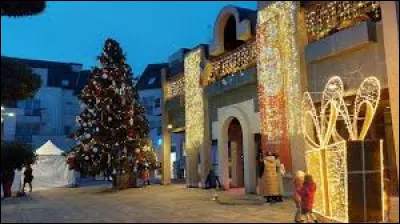Vous avez ici les d&eacute;corations de No&euml;l de Ballan-Mir&eacute;. Ville Tourangelle, elle se situe en r&eacute;gion ...