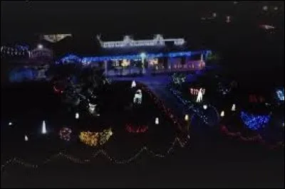 Pour finir, nous partons en Outre-Mer. Nous commen&ccedil;ons &agrave; Saint-Fran&ccedil;ois. Ville de l'arrondissement de Pointe-&agrave;-Pitre, elle se situe dans le d&eacute;partement ...