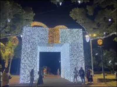 Voici les illuminations de Saint-Denis, ville situ&eacute;e ...