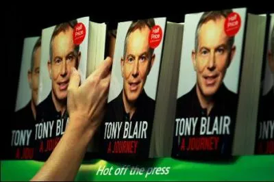 Dans son autobiographie, l'ancien premier ministre britannique Tony Blair ne fait qu'une bouche de son successeur Gordon Brown