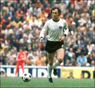 Quel était le surnom de Beckenbauer en tant que joueur de football ?