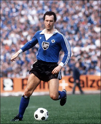A quel poste jouait Beckenbauer ?