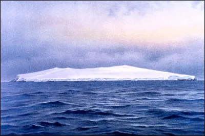 L'île Bouvet est située dans l'océan Atlantique sud, à 1 695 km de l'Antarctique. Inhabitée, je fais partie des îles les plus isolées du monde. A quel pays est-elle rattachée administrativement ?