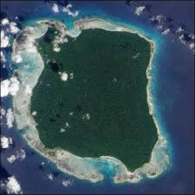 Je suis une petite île de l'océan Indien, appelée North Sentinel. Sa population (les Sentinelles) est considérée comme l'une des dernières tribus de la planète complètement coupée du monde moderne. De quel archipel fait partie cette île ?