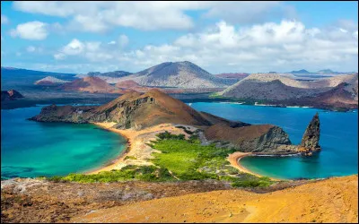 Les îles Galapagos sont situées dans l'océan Pacifique à 1 102 km du continent américain. De quel pays fait partie cet archipel ?