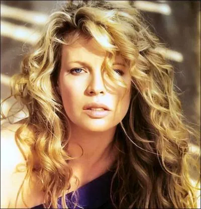 Est reste dans le smmoires pour son strip-tease langoureux face  Mickey Rourke dans '9 semaines 1/2' :