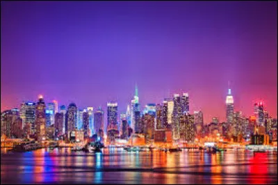 Il a bâti un mur entre les Etats-Unis et un pays bien particulier, lequel ?