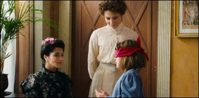 Lequel de ces films, dans lequel on peut voir Leïla Bekhti, se passe au début du XXe siècle et traite des enfants handicapés ?