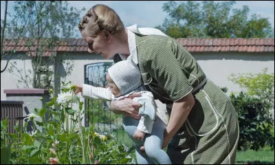 Comment s'appelle le film qui marque le retour et le plus grand succès de Jonathan Glazer, alors qu'il parle d'une famille de nazis ?