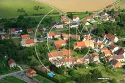 Je vous emmène maintenant à Bischtroff-sur-Sarre. Ancienne commune de l'arrondissement de Saverne, elle se situe dans le département ...