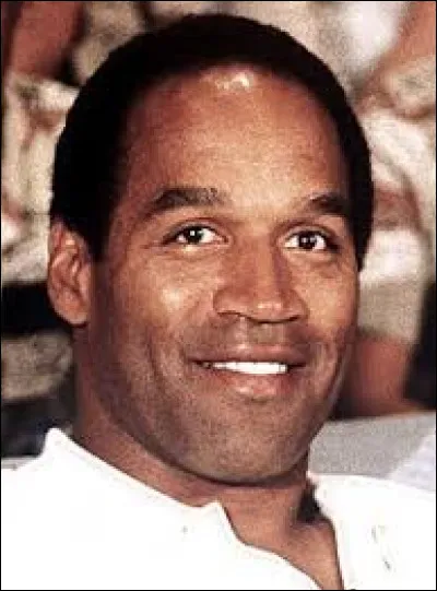 10 avril : Orenthal James Simpson, dit O. J. Simpson, s'&eacute;teint &agrave; Las Vegas &agrave; l'&acirc;ge de 76 ans. Rest&eacute; c&eacute;l&egrave;bre pour avoir &eacute;t&eacute; accus&eacute; d'avoir assassin&eacute; son ancienne &eacute;pouse Nicole Brown, et l'ami de celle-ci, Ronald Goldman, en 1994, il est acquitt&eacute; en 1995. Auparavant, dans quel sport s'&eacute;tait-il illustr&eacute; ?