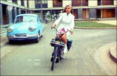 Dans le film "Le Grand Amour" on peut voir cette séquence en Solex. Qui est le réalisateur du film ?