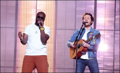 Complète les paroles : 
''Eh, eh, aye, aye, aye
Aye, aye, aye
Si je vous gêne, bah c'est...