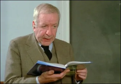 Comment pourrait-on qualifier les cours du professeur incarné par Hubert Deschamps ?