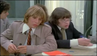 De quoi parlent ces deux élèves ?